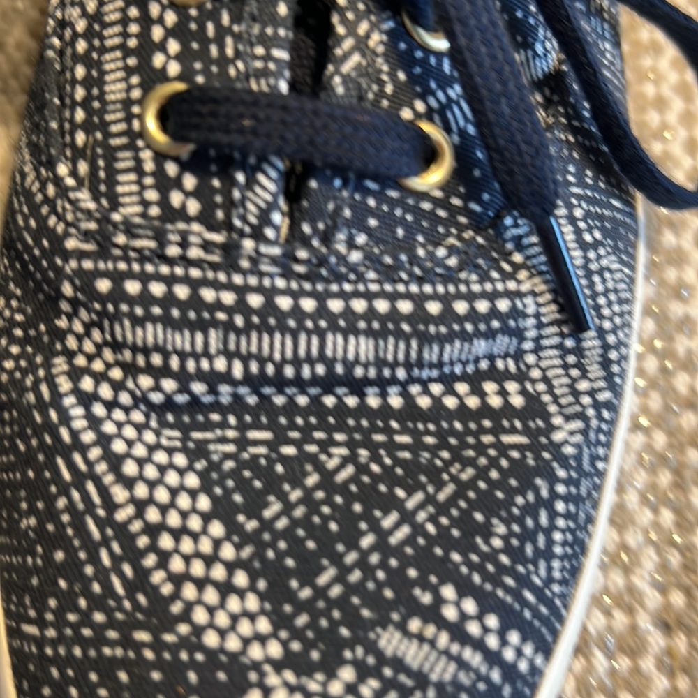 Keds Women’s Canvas Sneakers Size 9S - Picture 2 of 6